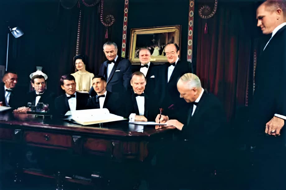 moon landing l 7 months 1 apollo 7 and 8 crews at white house dec 9 1968